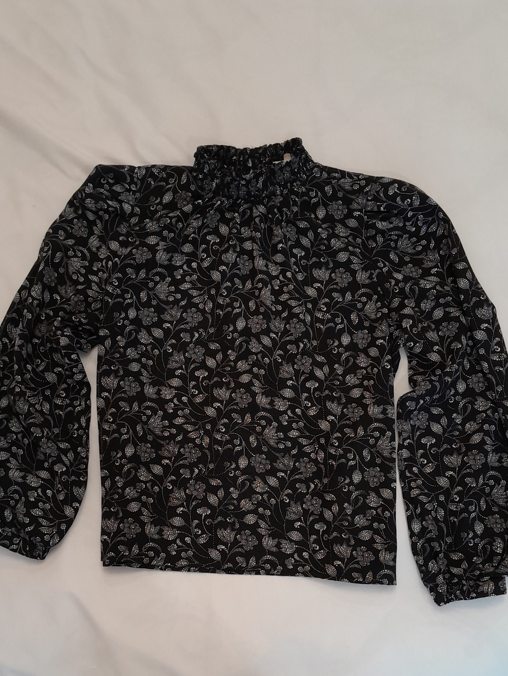 MELLODAY Smock Funnel Neck Blouse, Black & White Floral, Long Puff Sleeve, L
